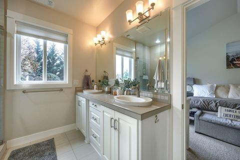 Tiny photo for 4040 Crystal Springs Drive, Medford, OR 97504 (MLS # 220215572)