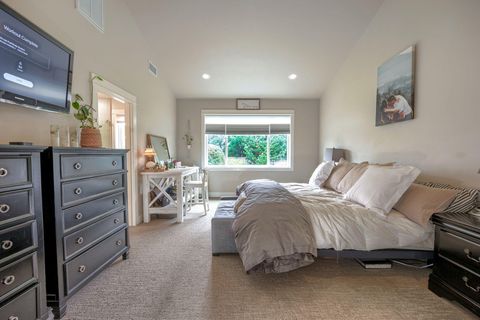 Tiny photo for 4040 Crystal Springs Drive, Medford, OR 97504 (MLS # 220215572)