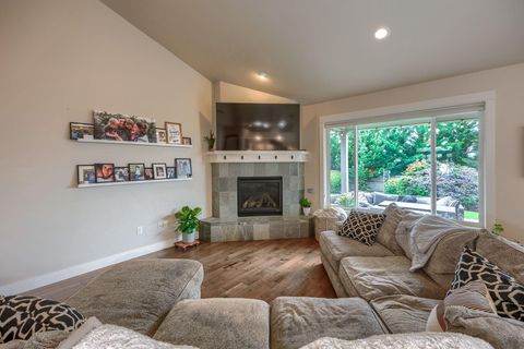 Tiny photo for 4040 Crystal Springs Drive, Medford, OR 97504 (MLS # 220215572)