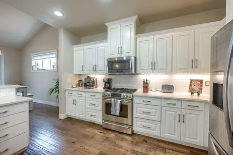 Tiny photo for 4040 Crystal Springs Drive, Medford, OR 97504 (MLS # 220215572)