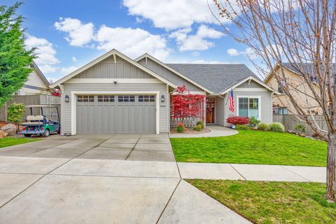 Photo of 4040 Crystal Springs Drive, Medford, OR 97504 (MLS # 220215572)
