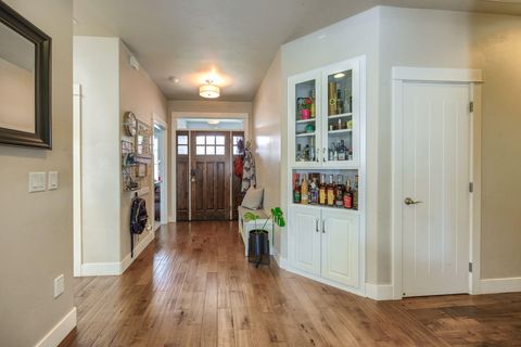 Tiny photo for 4040 Crystal Springs Drive, Medford, OR 97504 (MLS # 220215572)