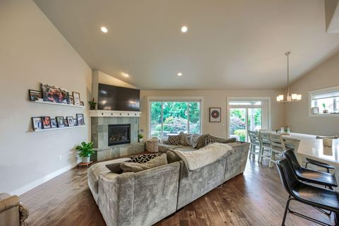 Tiny photo for 4040 Crystal Springs Drive, Medford, OR 97504 (MLS # 220215572)