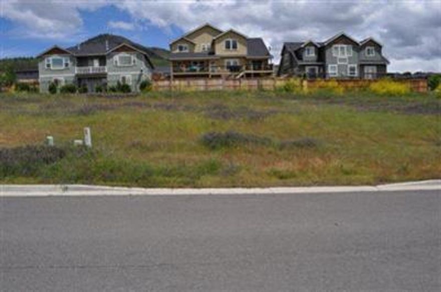 Spectacular lot available in East Medford Vista Pointe subdivision. Awesome Southern Valley Views and City lights. Area of nice homes. Bring your builder to build your dream home. Owner will consider trade. Owner carry terms also available.