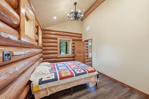 Tiny photo for 54270 Huntington Road, La Pine, OR 97739 (MLS # 220219337)
