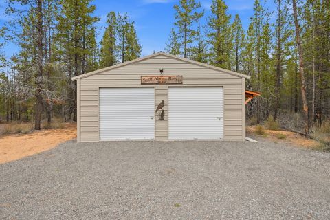 Tiny photo for 54270 Huntington Road, La Pine, OR 97739 (MLS # 220219337)
