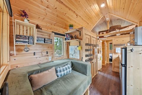 Tiny photo for 54270 Huntington Road, La Pine, OR 97739 (MLS # 220219337)