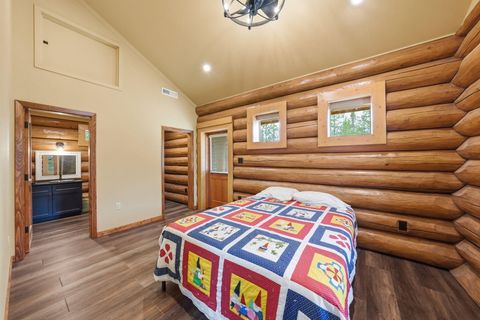 Tiny photo for 54270 Huntington Road, La Pine, OR 97739 (MLS # 220219337)