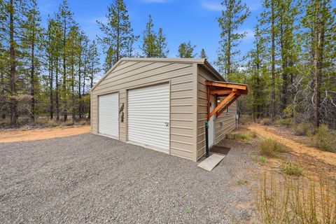 Tiny photo for 54270 Huntington Road, La Pine, OR 97739 (MLS # 220219337)
