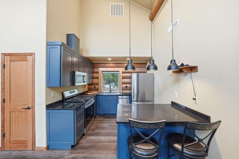 Tiny photo for 54270 Huntington Road, La Pine, OR 97739 (MLS # 220219337)