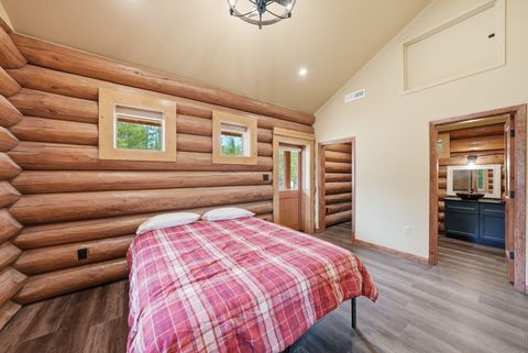 Tiny photo for 54270 Huntington Road, La Pine, OR 97739 (MLS # 220219337)