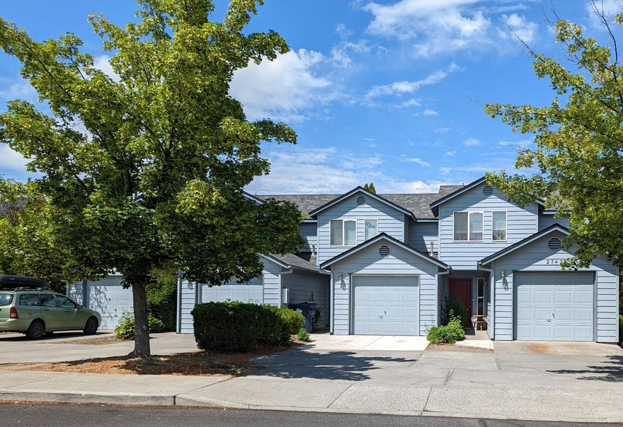 Excellent Investment Opportunity!  Well-maintained 4-plex in great location.  Professionally managed.  One owner property.  Well appointed floor plan.  Laundry hookups in each unit.
Lucrative income and CAP rate.