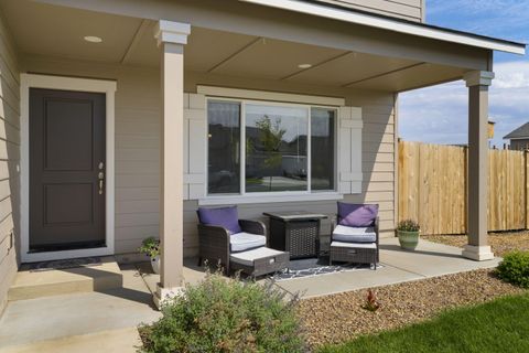 Tiny photo for 280 NW Double Eagle Avenue, Madras, OR 97741 (MLS # 220215101)