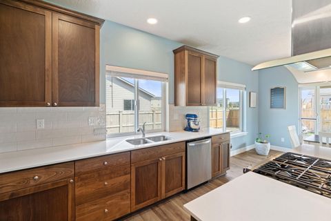 Tiny photo for 280 NW Double Eagle Avenue, Madras, OR 97741 (MLS # 220215101)