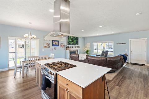 Tiny photo for 280 NW Double Eagle Avenue, Madras, OR 97741 (MLS # 220215101)