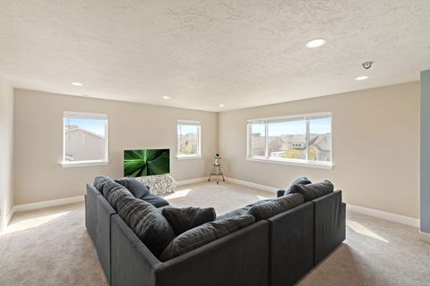 Tiny photo for 280 NW Double Eagle Avenue, Madras, OR 97741 (MLS # 220215101)