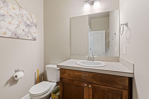 Tiny photo for 280 NW Double Eagle Avenue, Madras, OR 97741 (MLS # 220215101)