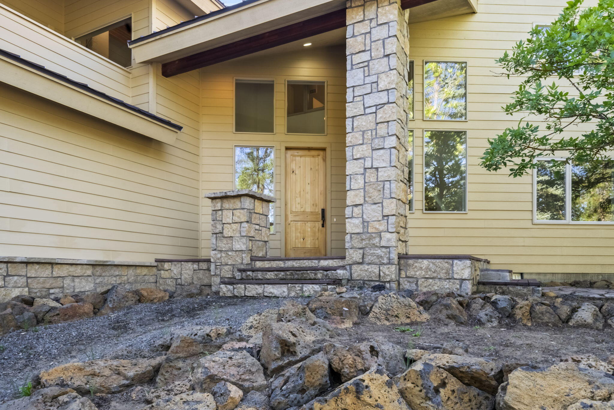57776 Umpqua Lane
