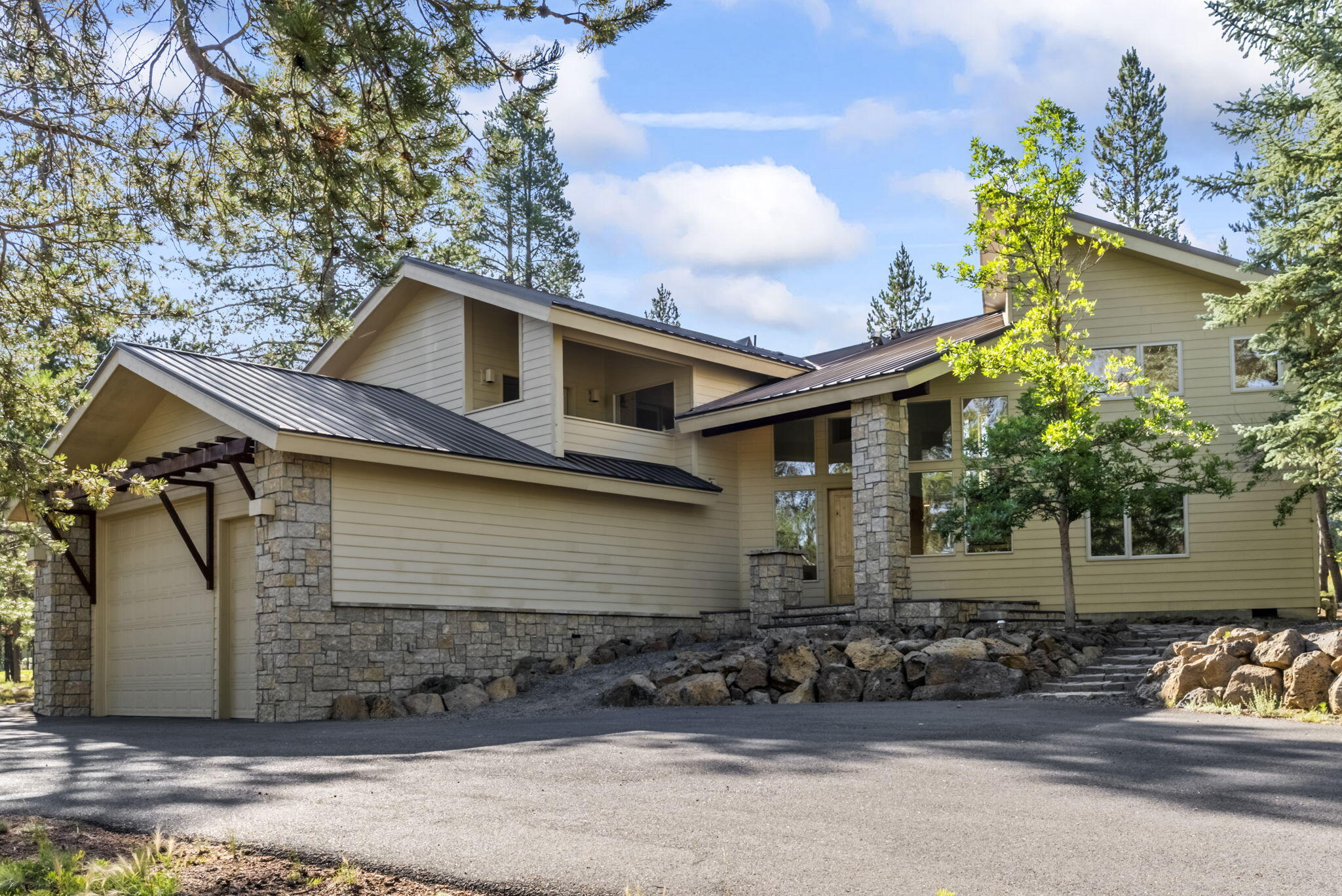 57776 Umpqua Lane