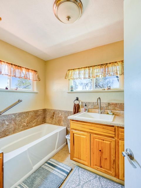 Tiny photo for 4650 Lower Klamath Lake Road, Klamath Falls, OR 97603 (MLS # 220211271)