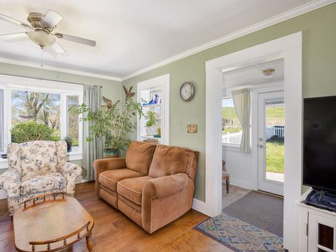 Tiny photo for 4650 Lower Klamath Lake Road, Klamath Falls, OR 97603 (MLS # 220211271)