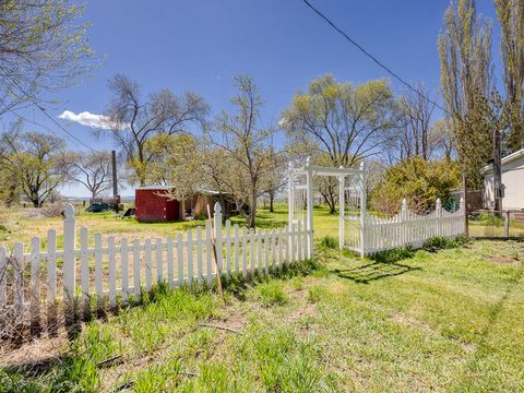 Tiny photo for 4650 Lower Klamath Lake Road, Klamath Falls, OR 97603 (MLS # 220211271)