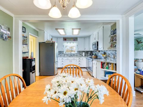 Tiny photo for 4650 Lower Klamath Lake Road, Klamath Falls, OR 97603 (MLS # 220211271)