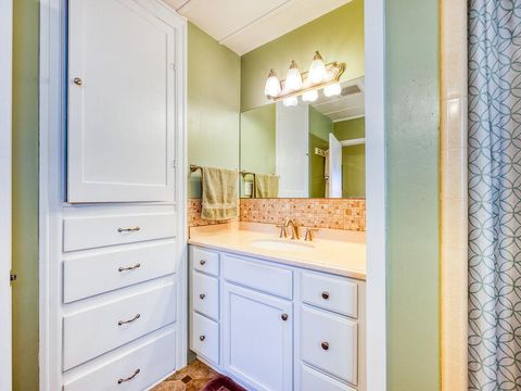 Tiny photo for 4650 Lower Klamath Lake Road, Klamath Falls, OR 97603 (MLS # 220211271)