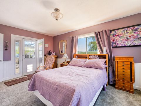 Tiny photo for 4650 Lower Klamath Lake Road, Klamath Falls, OR 97603 (MLS # 220211271)