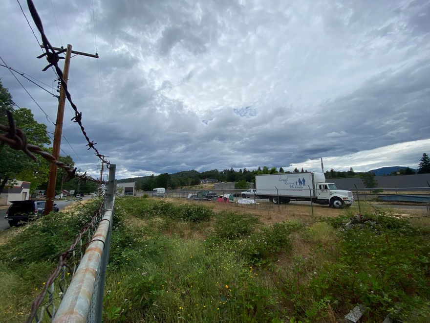 Two tax lots totaling 0.12 acres, zoned BP. Buyer to do own due dilligence into the uses and zoning restrictions pertaining to property. R311272 is 0.12 acres and R311273 is 0.09