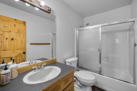 Tiny photo for 8811 Cliff Swallow Drive, Redmond, OR 97756 (MLS # 220217641)