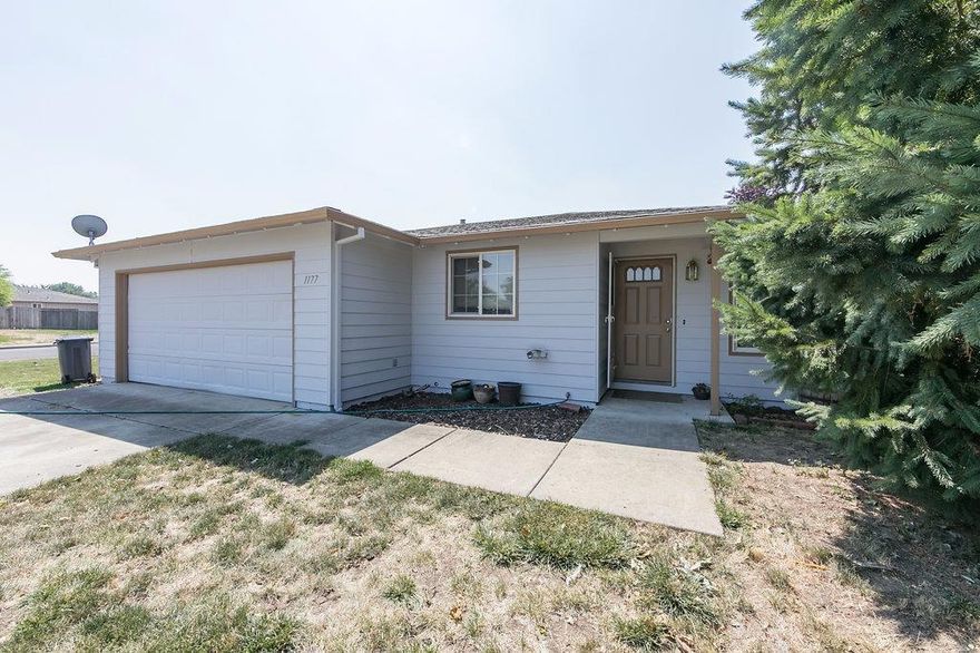 Great entry-level home or investment property. Home has new exterior paint Located in great Central Point neighborhood near parks.