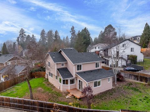 Tiny photo for 2203 NW Oxford Circle, Grants Pass, OR 97526 (MLS # 220212572)