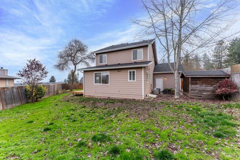 Tiny photo for 2203 NW Oxford Circle, Grants Pass, OR 97526 (MLS # 220212572)