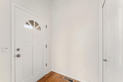 Tiny photo for 2203 NW Oxford Circle, Grants Pass, OR 97526 (MLS # 220212572)