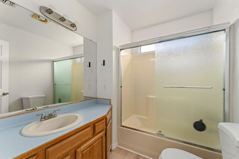 Tiny photo for 2203 NW Oxford Circle, Grants Pass, OR 97526 (MLS # 220212572)