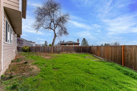 Tiny photo for 2203 NW Oxford Circle, Grants Pass, OR 97526 (MLS # 220212572)