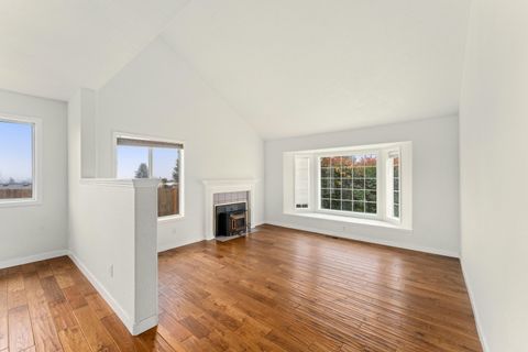 Tiny photo for 2203 NW Oxford Circle, Grants Pass, OR 97526 (MLS # 220212572)