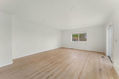 Tiny photo for 2203 NW Oxford Circle, Grants Pass, OR 97526 (MLS # 220212572)