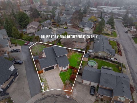 Tiny photo for 2203 NW Oxford Circle, Grants Pass, OR 97526 (MLS # 220212572)