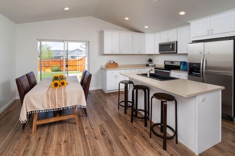 Tiny photo for 541 Sunrise Circle, Metolius, OR 97741 (MLS # 220202192)