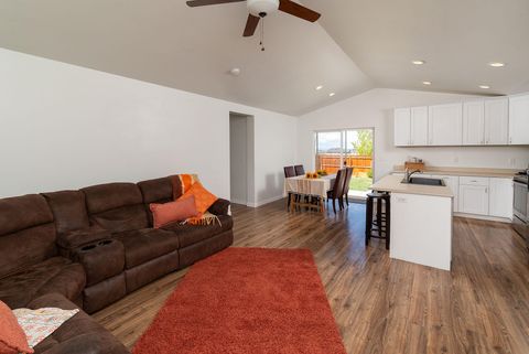 Tiny photo for 541 Sunrise Circle, Metolius, OR 97741 (MLS # 220202192)