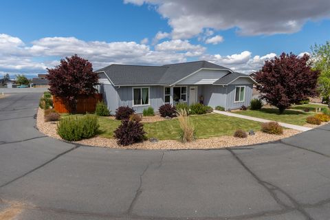 Tiny photo for 541 Sunrise Circle, Metolius, OR 97741 (MLS # 220202192)