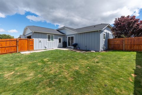 Tiny photo for 541 Sunrise Circle, Metolius, OR 97741 (MLS # 220202192)