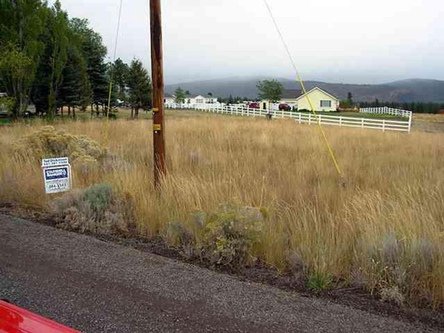 This Lot Is Very Buildable For A Stick Built Home Or Very Ready For A Modular Home Either Is Allowed. Close To The Lake And Park, An Ideal Getaway Site For A Cabin Or A Secluded Full Time Residence. Great Fishing And Other Year Round Recreation. Great View Of Lake And Valley.Lot Is Odd Shaped And Difficult To Measure Acreage. Measurements Are Approximately 143 Ft. Deep, 70 Ft Wide Across The Front, 100 Ft Across The Back Again These Are Very Rough Measurements And Not All The Dimensions Are On The Plat Map So Lot Is Roughly 0.28 Acres. Hoa Fees Of Apprx $200 Per Year (Estimate By Owner) Cover Road Maintenance And Water. .7 Mile To Lake, Park And Boast Launch