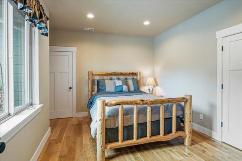 Tiny photo for 12365 SW Reif Road, Powell Butte, OR 97753 (MLS # 220217123)