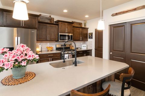 Tiny photo for 16614 Landing Court, La Pine, OR 97739 (MLS # 220220124)