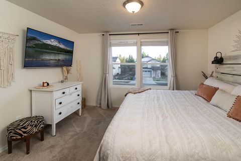 Tiny photo for 16614 Landing Court, La Pine, OR 97739 (MLS # 220220124)