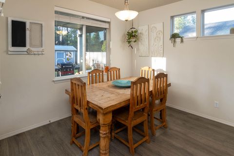Tiny photo for 16614 Landing Court, La Pine, OR 97739 (MLS # 220220124)