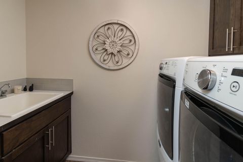Tiny photo for 16614 Landing Court, La Pine, OR 97739 (MLS # 220220124)